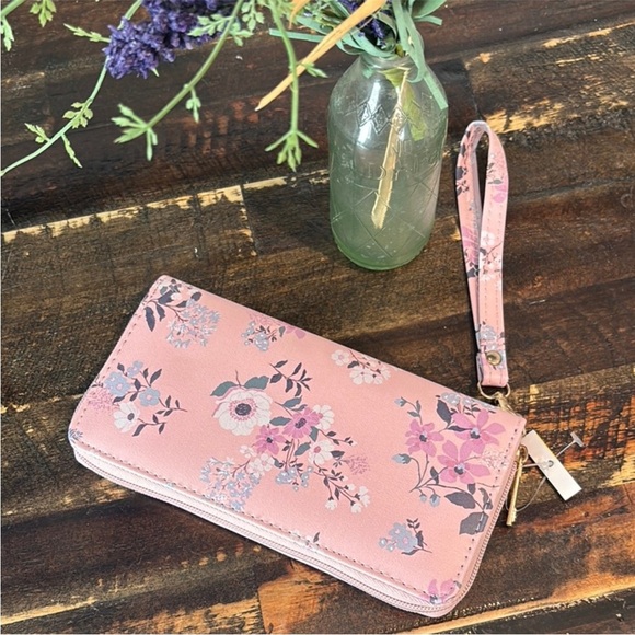 None Handbags - Clutch Wristlet Pink and White Floral Pattern with Zipper Closure NWOT